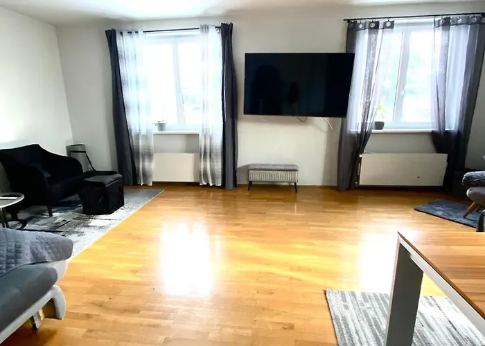 Lägenhet Big With Balcony Klagenfurt am Woerthersee